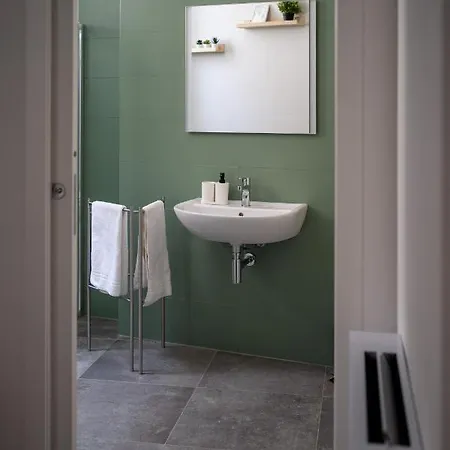 Dragonfly 招待所 3*